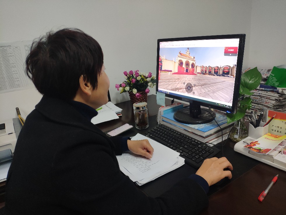 南谯区人大机关组织全体机关干部参观&ldquo;伟大历程  辉煌成就&mdash;&mdash;庆祝中华人民共和国成立70周年大型成就展&rdquo;网上展馆.jpg