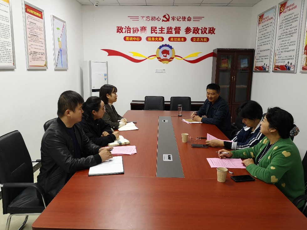 区人大赴龙蟠南苑社区指导“双提升”工作.jpg