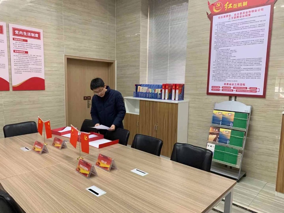 龙蟠街道组织人大代表开展“红色物业”工作调研.jpg