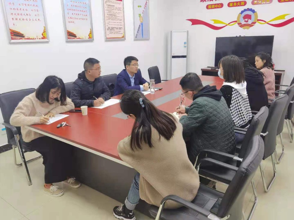 龙蟠街道组织人大代表调研新冠疫苗接种工作.jpg