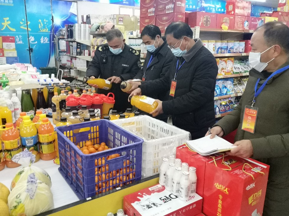章广镇人大组织镇人大督查春节前夕食品安全和野生动物保护1.jpg