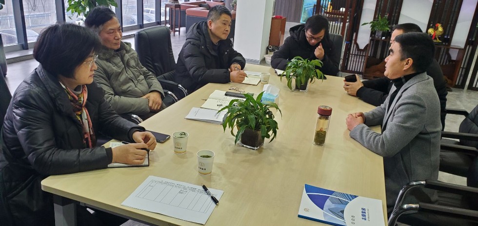 王良仁与企业负责人座谈.jpg