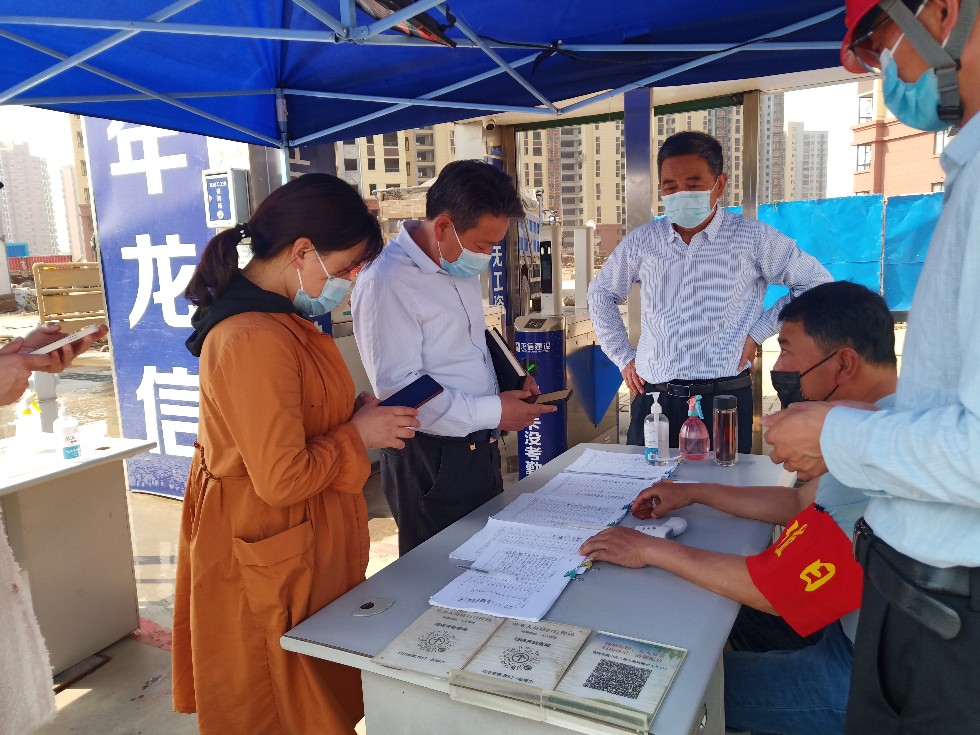 腰铺人大督查在建工地疫情防控.jpg