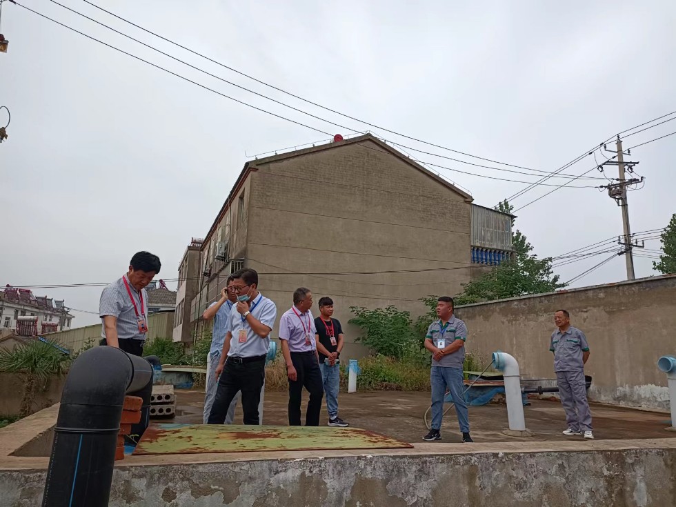 黄泥岗镇代表视察自来水厂1.jpg