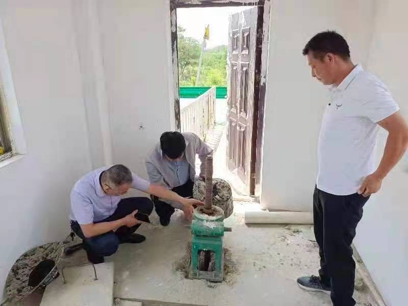 黄泥岗镇人大督查防汛抗旱工作.jpg