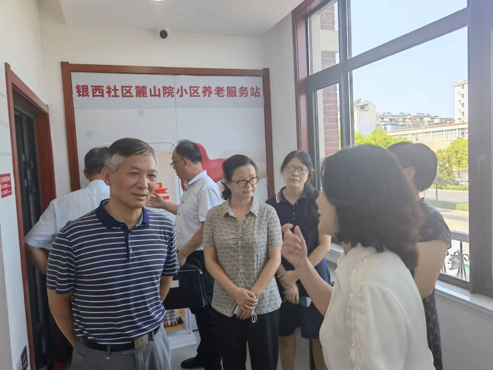 区人大调研“暖民心老年助餐服务行动”工作情况.jpg