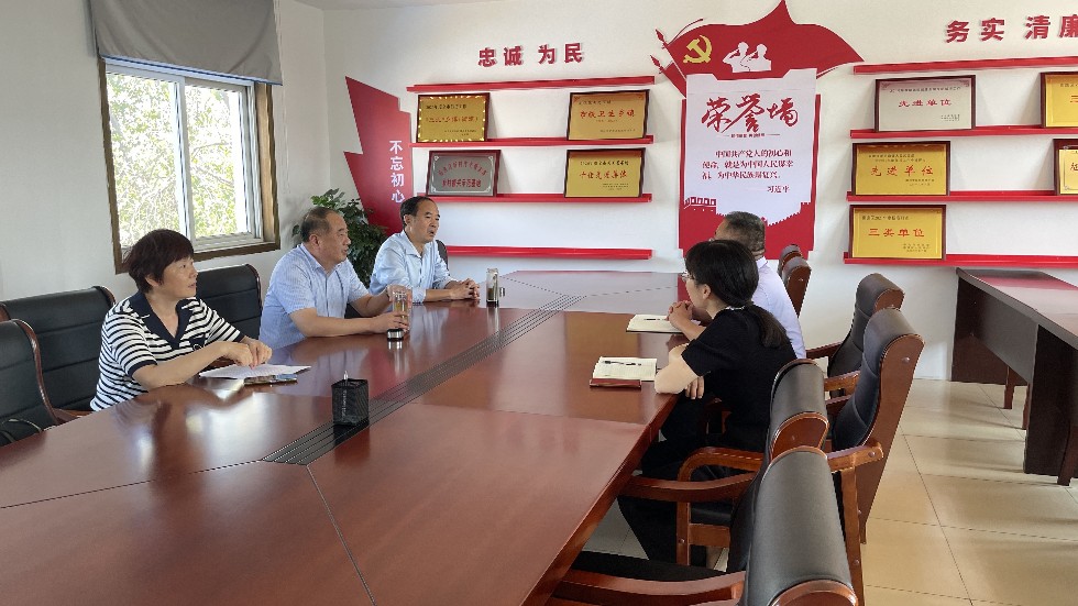 张思源深入黄泥岗镇调研指导补选区人大代表工作.jpg