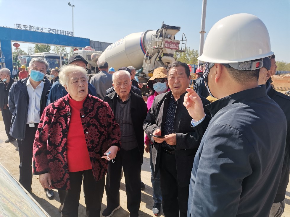 南谯区人大组织退休老干部视察工业企业发展情况.jpg