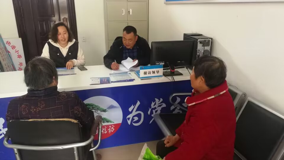 人大代表开展矛盾调解工作.jpg