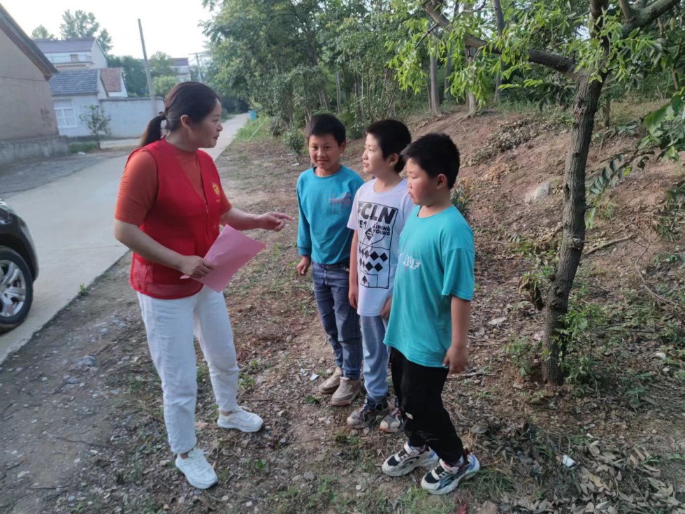 沙河镇人大:助力防溺水 代表在行动.jpg