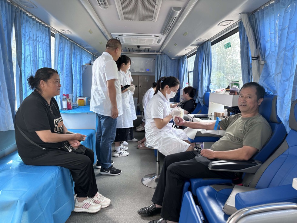 沙河镇人大：无偿献血做表率 助力生命传真情.jpg