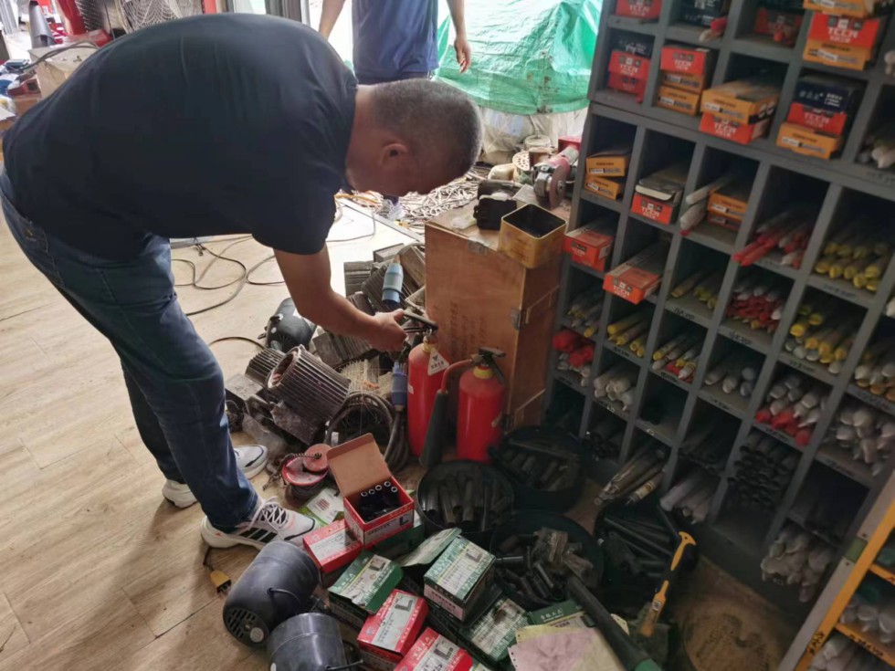 同乐街道组织人大代表开展安全生产工作视察.jpg