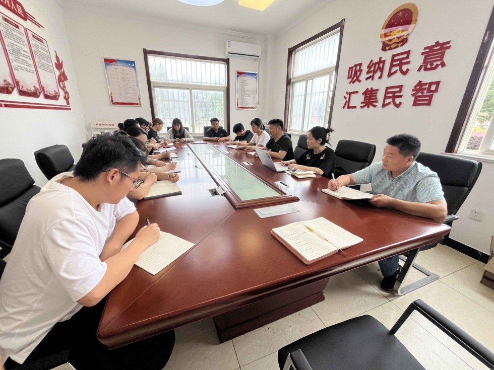 施集镇人大召开代表履职培训会.jpg