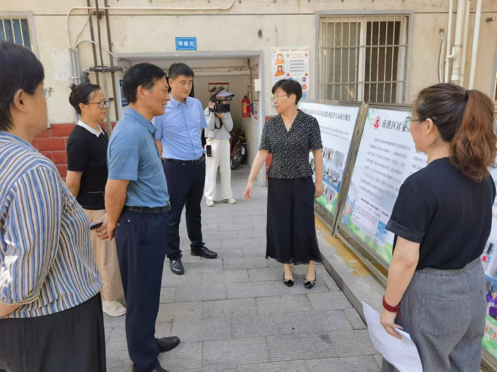 区人大视察2024年民生实事项目实施情况2.jpg
