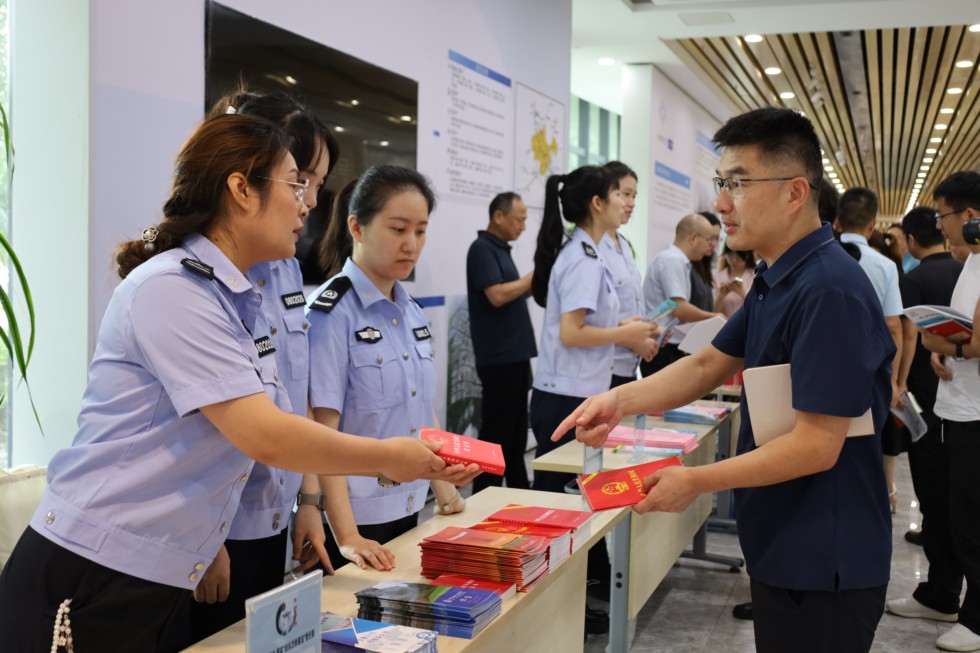 2024年滁州市 江淮普法行 暨优化法治化营商环境 专项普法活动启动仪式在南谯举行2.jpg