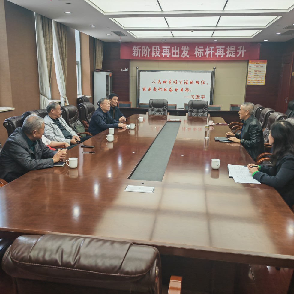 区委组织部到区人大办调研离退休干部工作.jpg