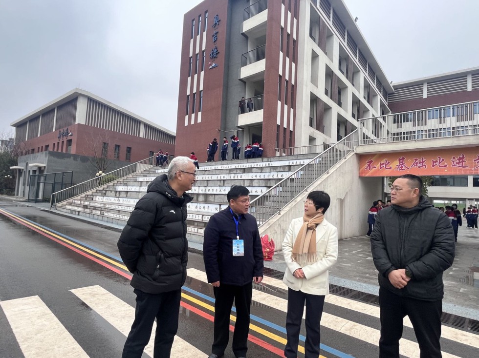王沁视察校园安全工作1.jpg