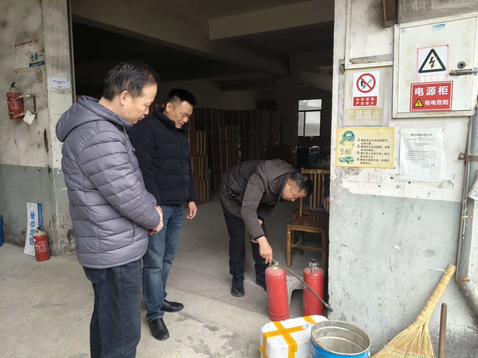 大柳镇人大视察安全隐患排查工作.jpg