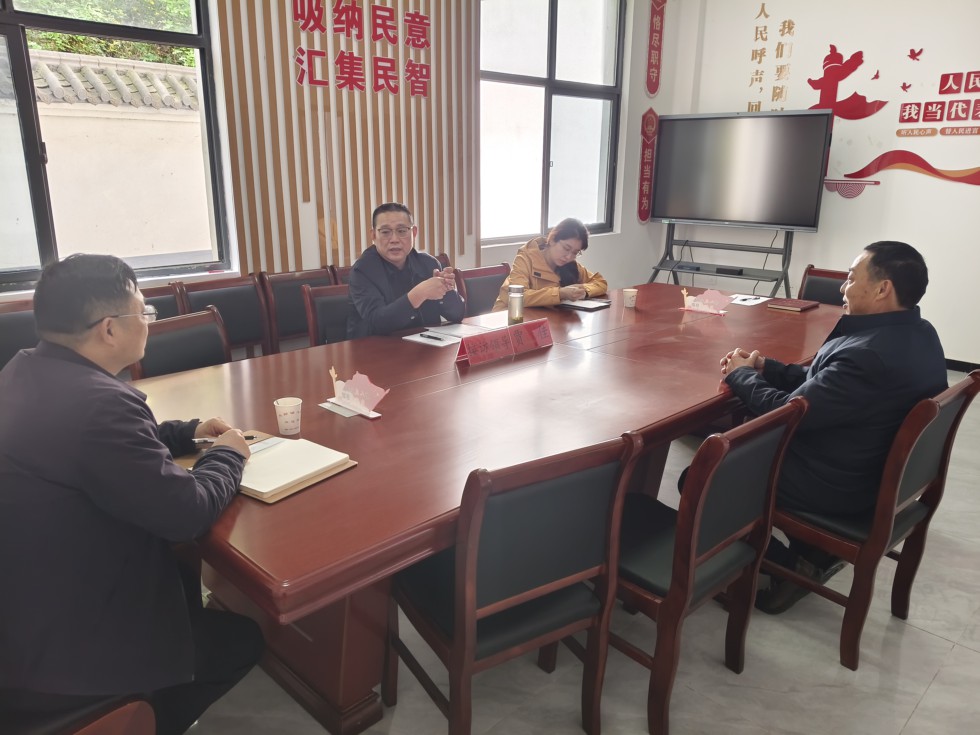 贾佳接待来访群众.jpg
